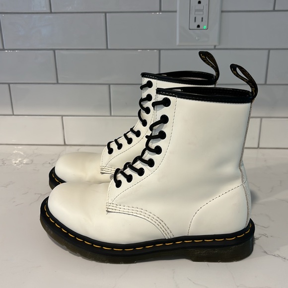 Dr. Marten 1460 Smooth Leather White Boot Women's Size 6 - Picture 5 of 7